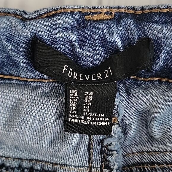 Forever 21 destructed skinny jeans Size 24 - Picture 10 of 13